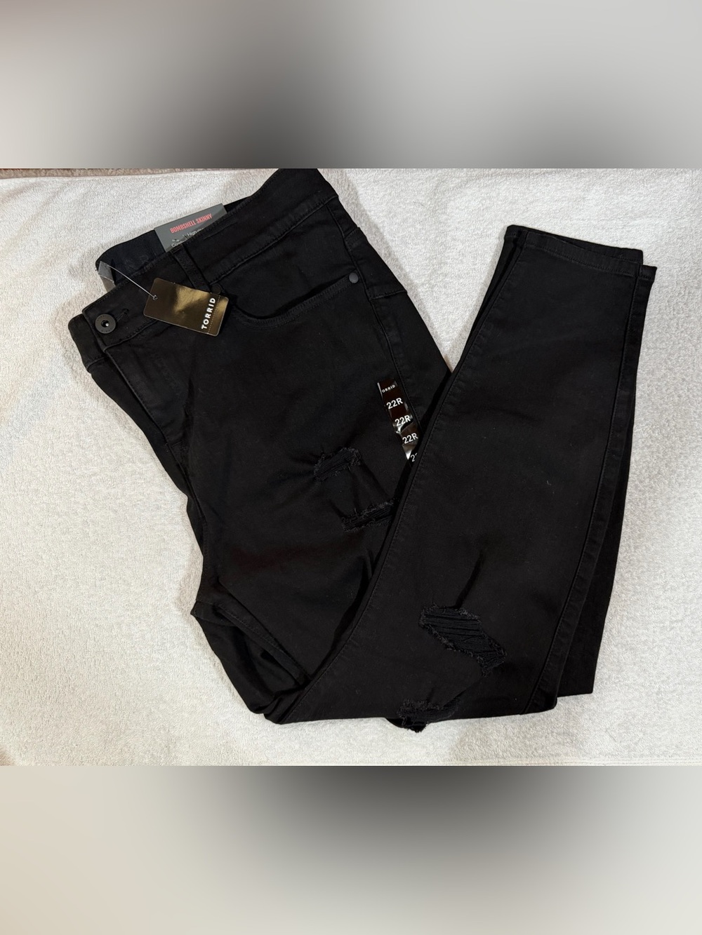 NWT Torrid Bombshell Skinny Distressed Destructed Jeans Grunge Curvy Edgy Cozy